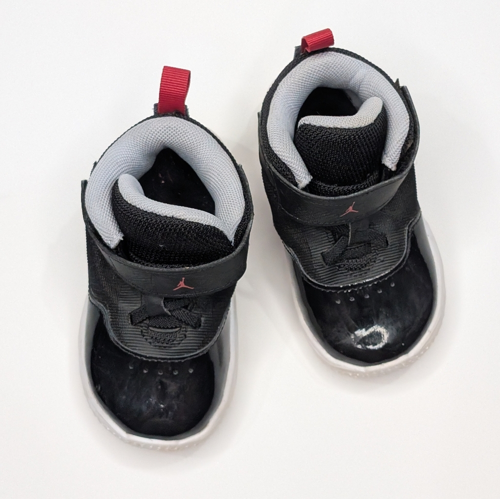 Kids Black and White Sneakers👟 Nike Air Jordan Toddler Sneakers — 6C - Picture 3 of 5